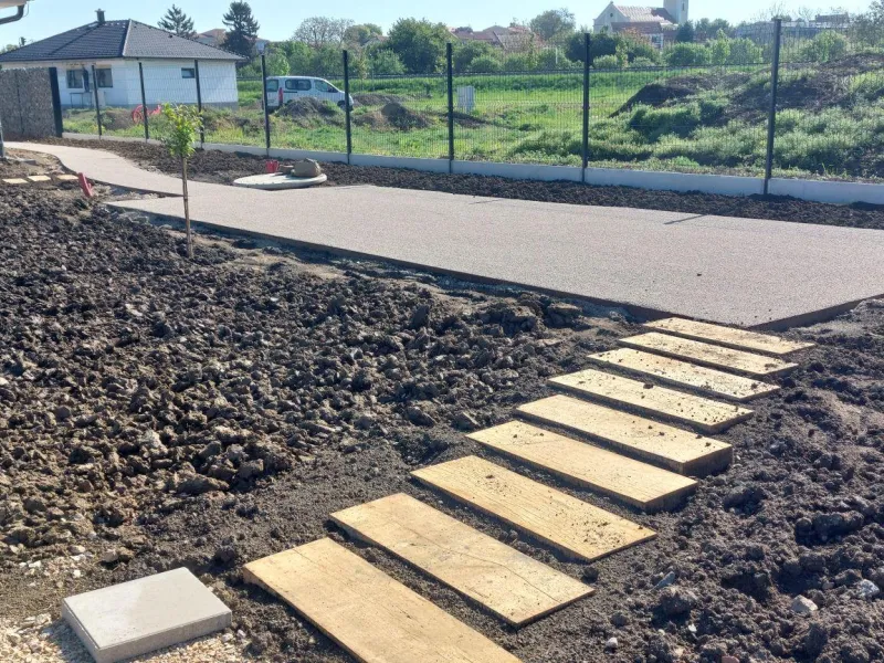 Zřízení mlatových chodníků RD Kunovice 2025